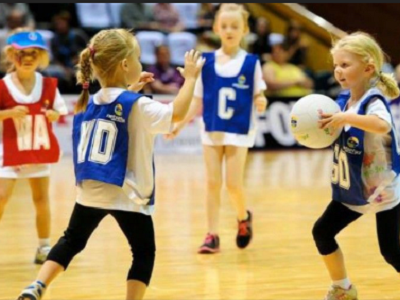 Kids playing netball